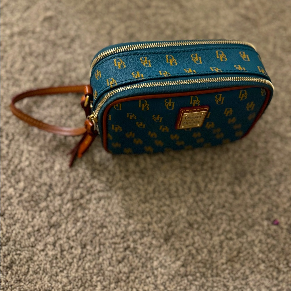 Dooney and Bourke Gretta camera bag